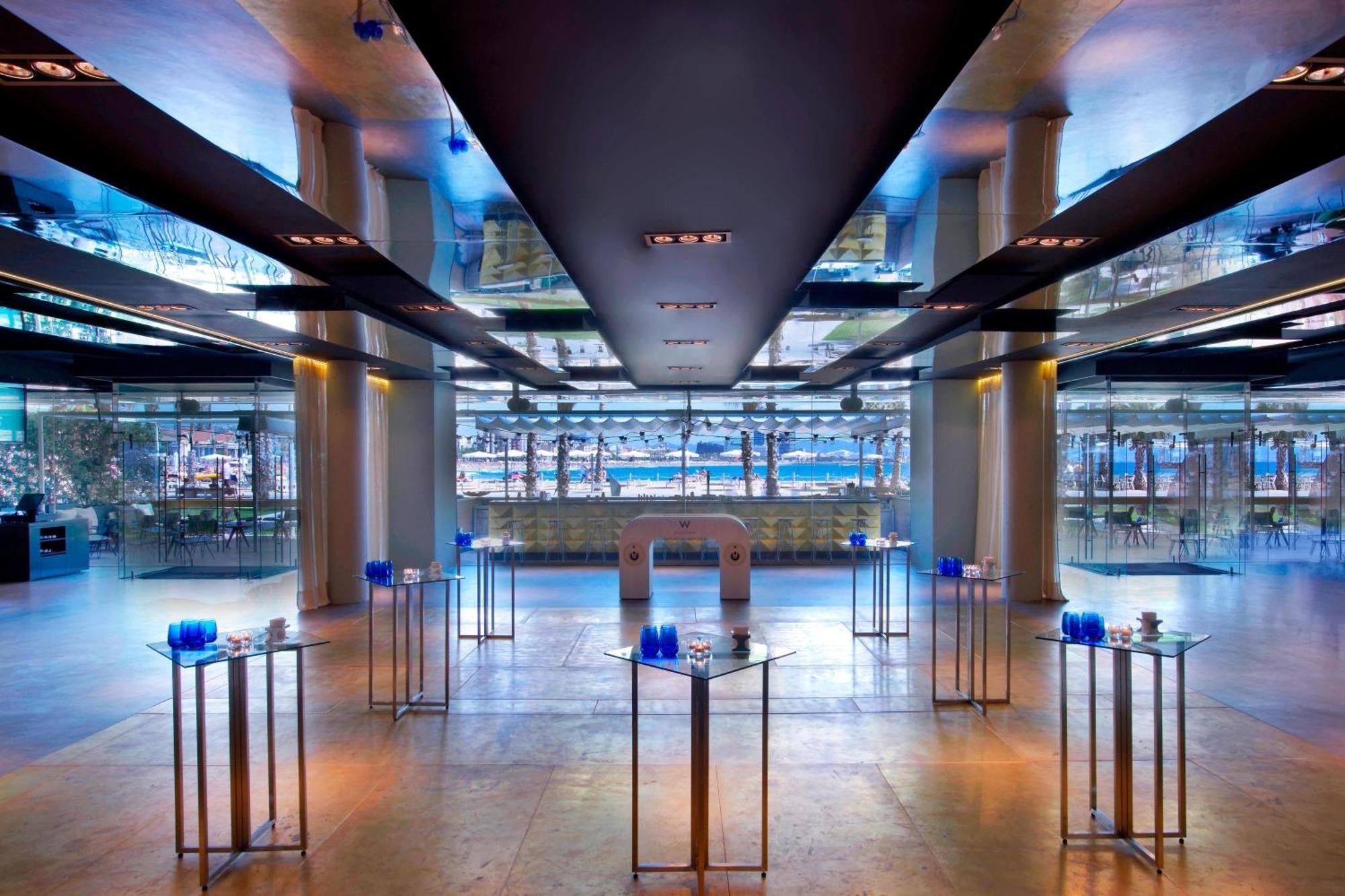 巴塞罗那w酒店 外观 照片 The interior of the terminal