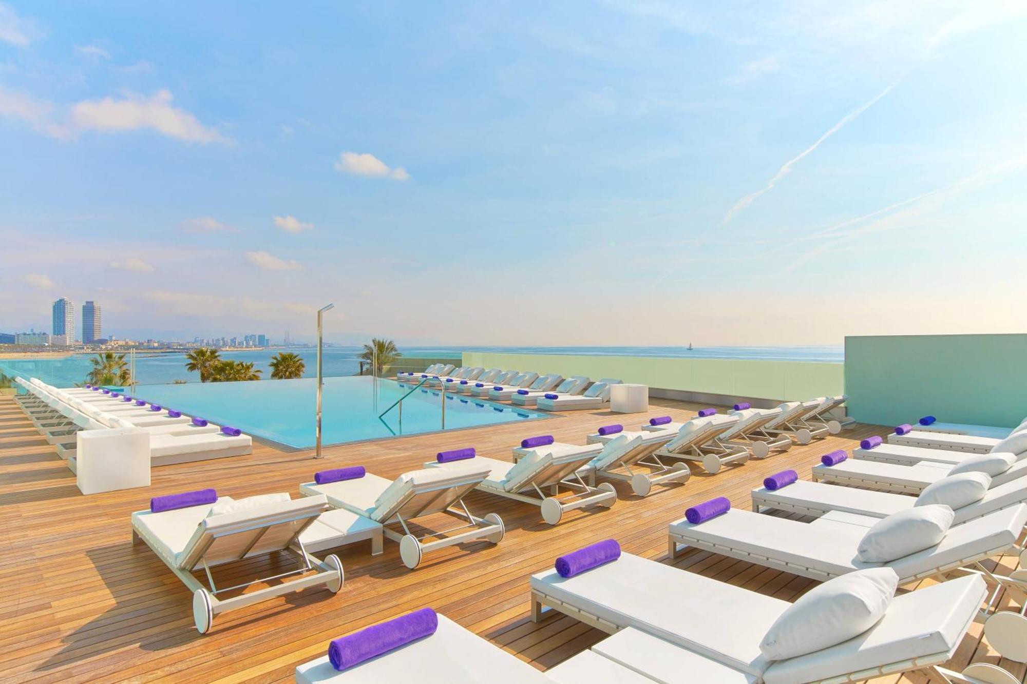 巴塞罗那w酒店 外观 照片 The rooftop pool at the W Barcelona