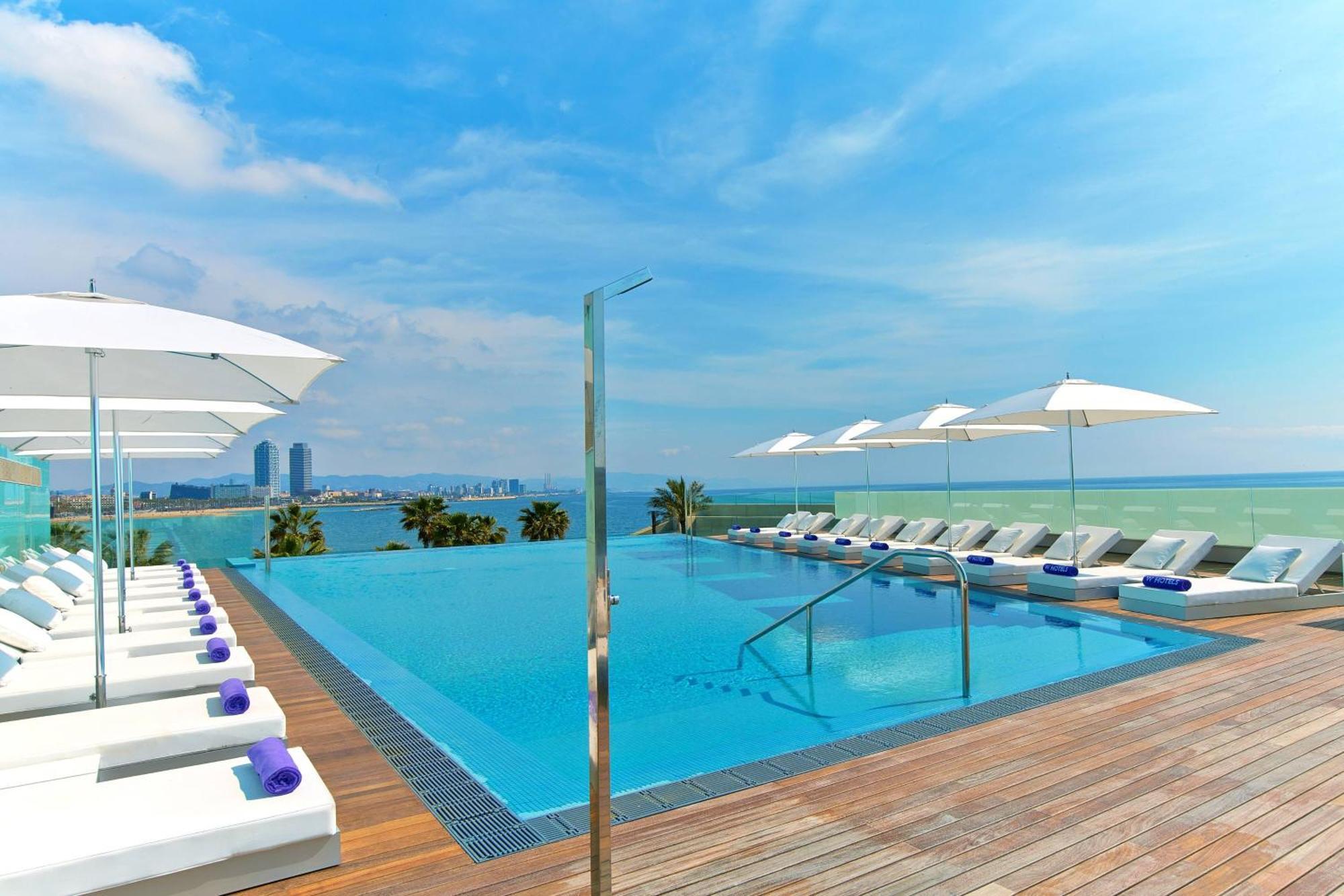 巴塞罗那w酒店 外观 照片 The rooftop pool at the W Hotel