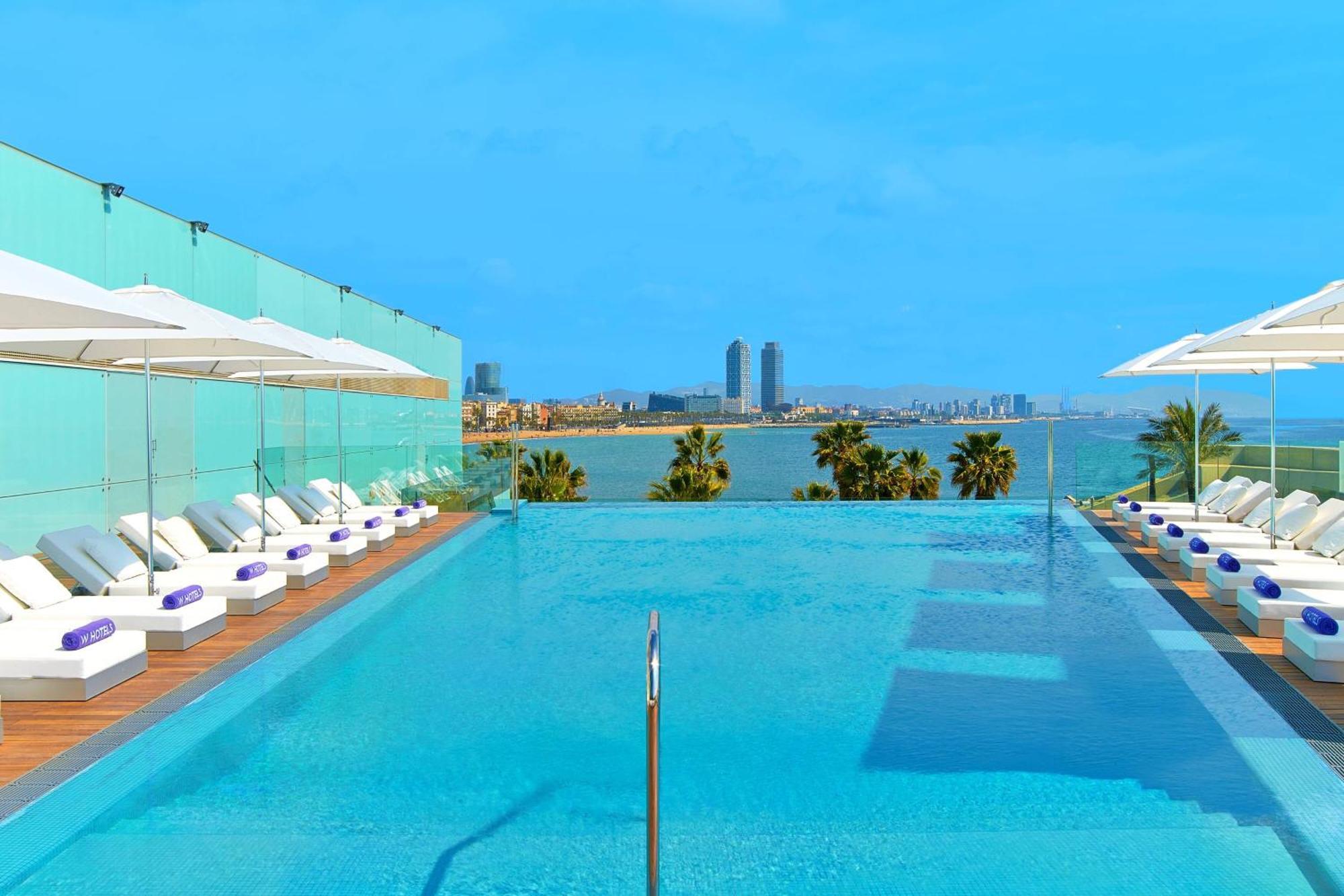 巴塞罗那w酒店 外观 照片 The rooftop pool at the W Barcelona